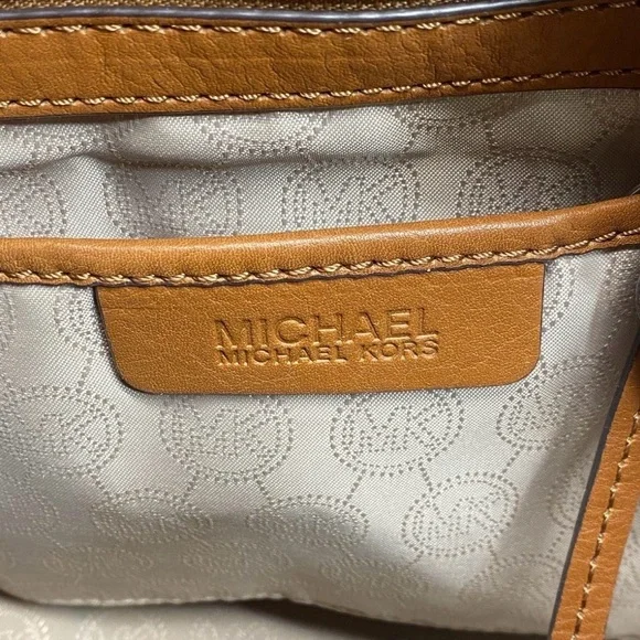 Michael Kors Jet Set Large Gathered Tote - Picture 8 of 11